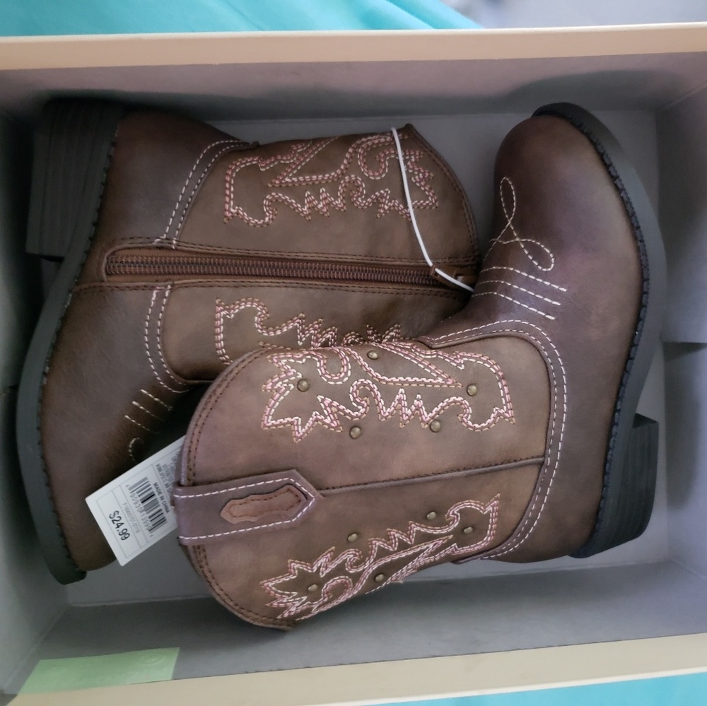Kids boots..10